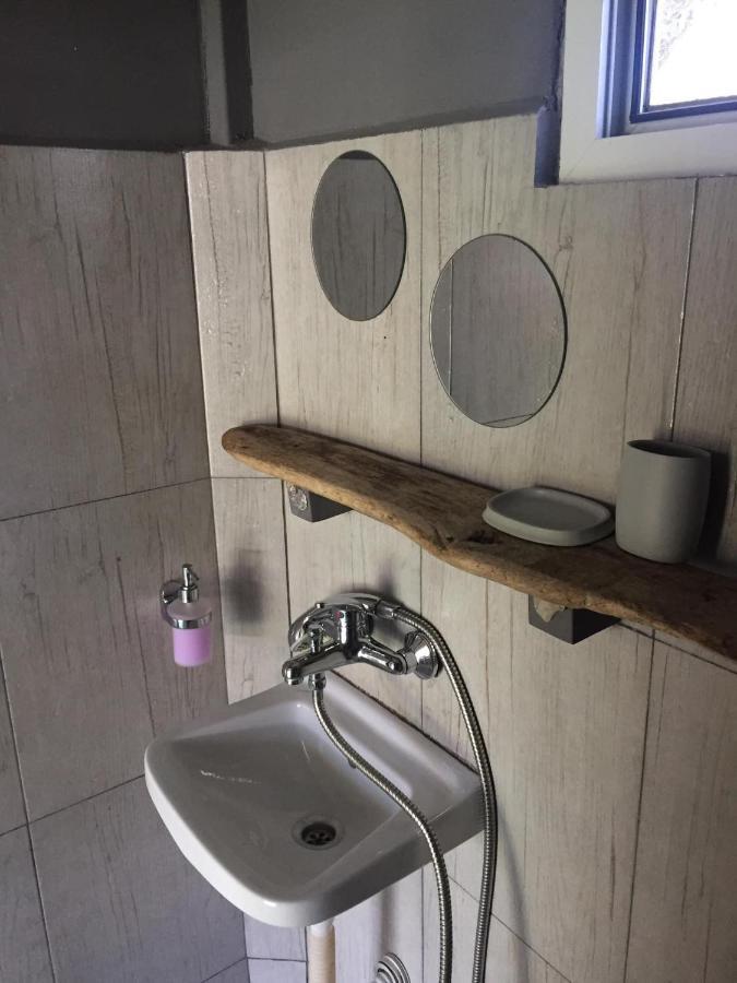 Bungalow "Pod Varbata" ロゼネッツ エクステリア 写真